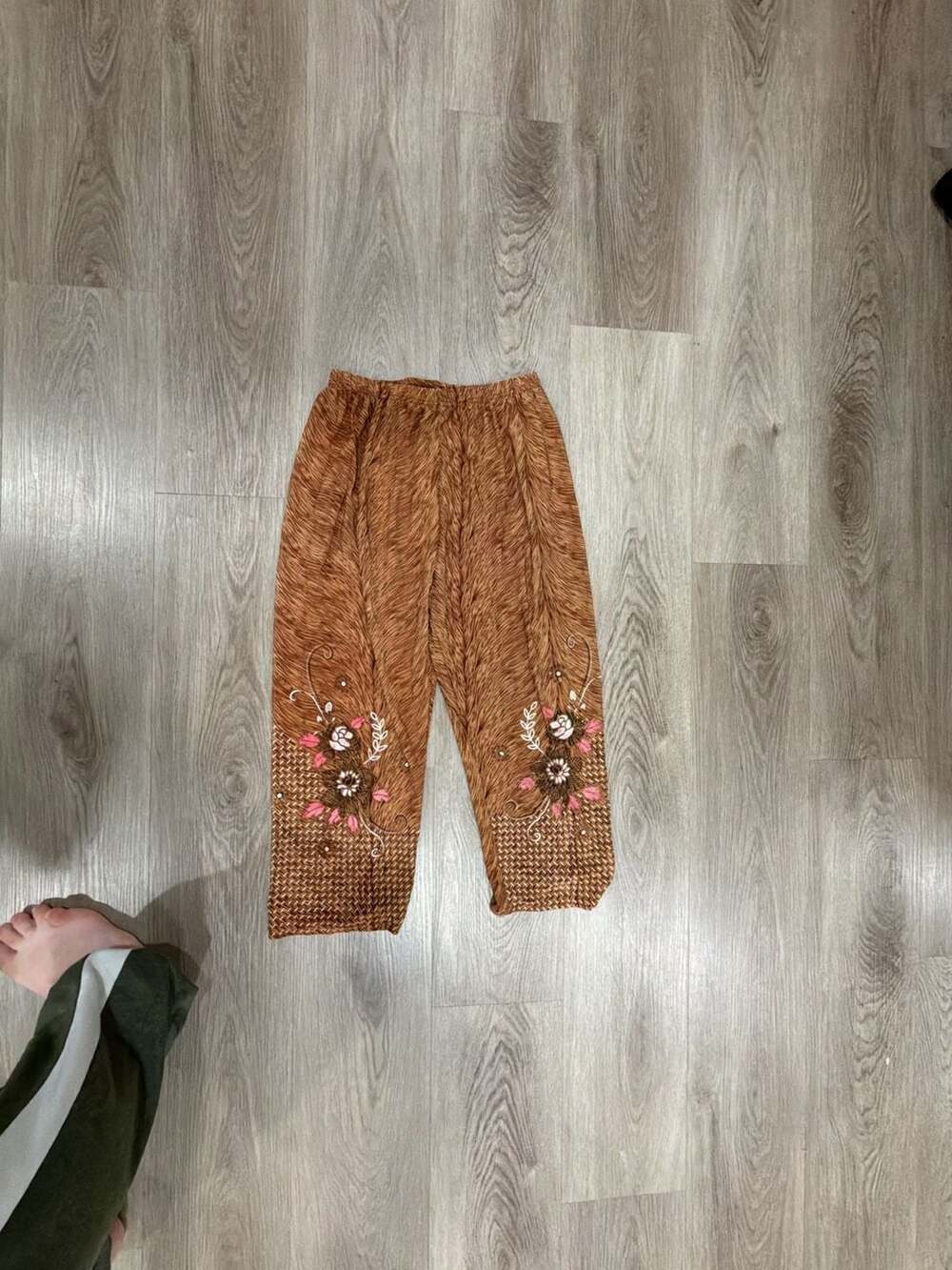 Women's Brown Floral Embroidered Elastic Waist Wide Leg Crop Pants XL